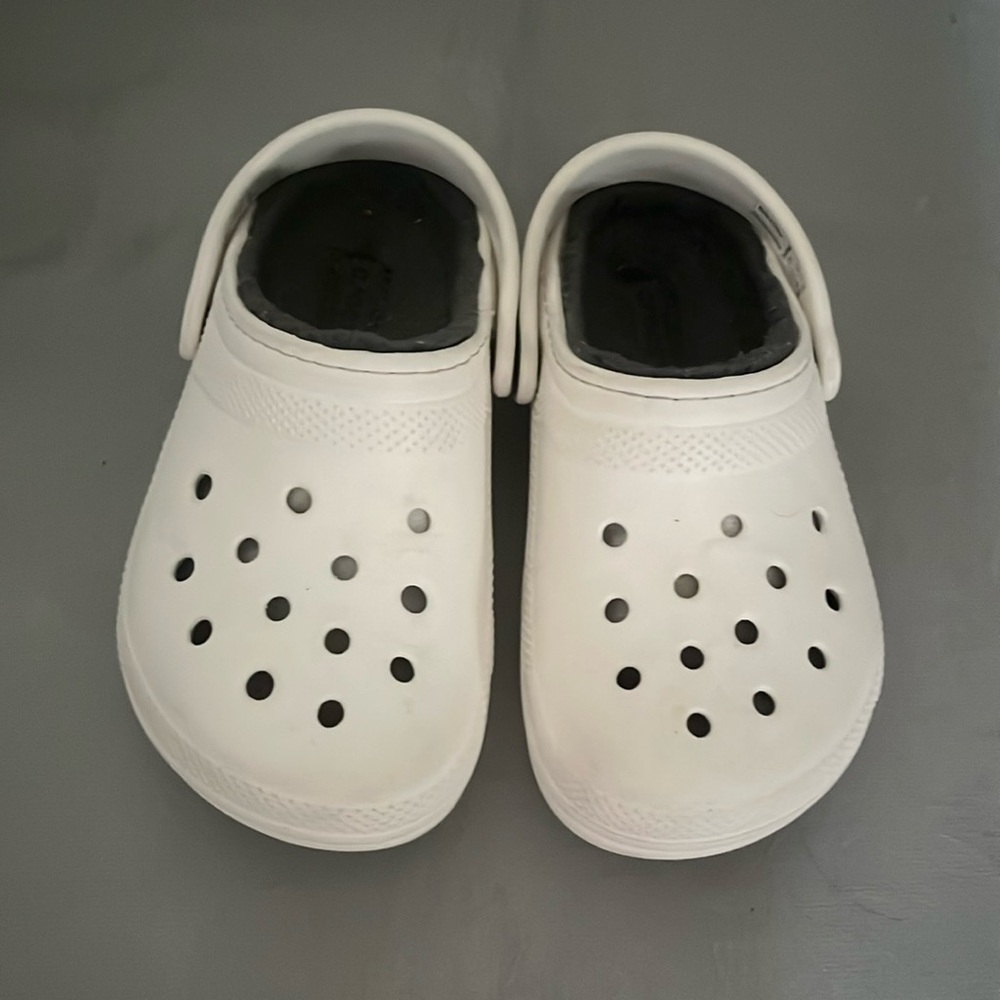Crocs with interior lining